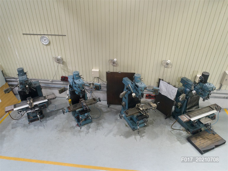 立式銑床(四台)